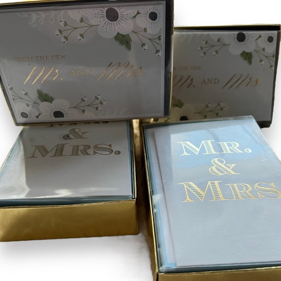 4 Box Set - Mr & Mrs Graphique 16 Cards & Envelopes Wedding Cards x Bundle of 4 - Picture 4 of 5